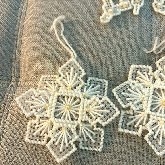 Vintage Plastic Art Embroidered Canvas Ornaments set of 4 - Picture 3 of 5